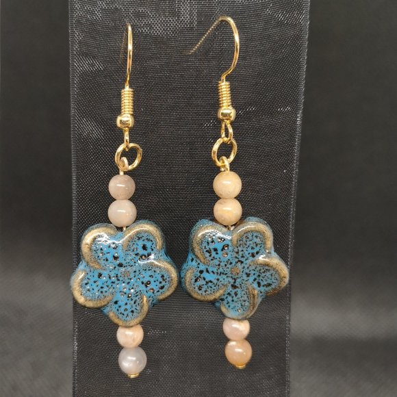 NEW - 18K Gold Plated Hardware with Ceramic Flowers - Handmade Earrings - Picture 1 of 4